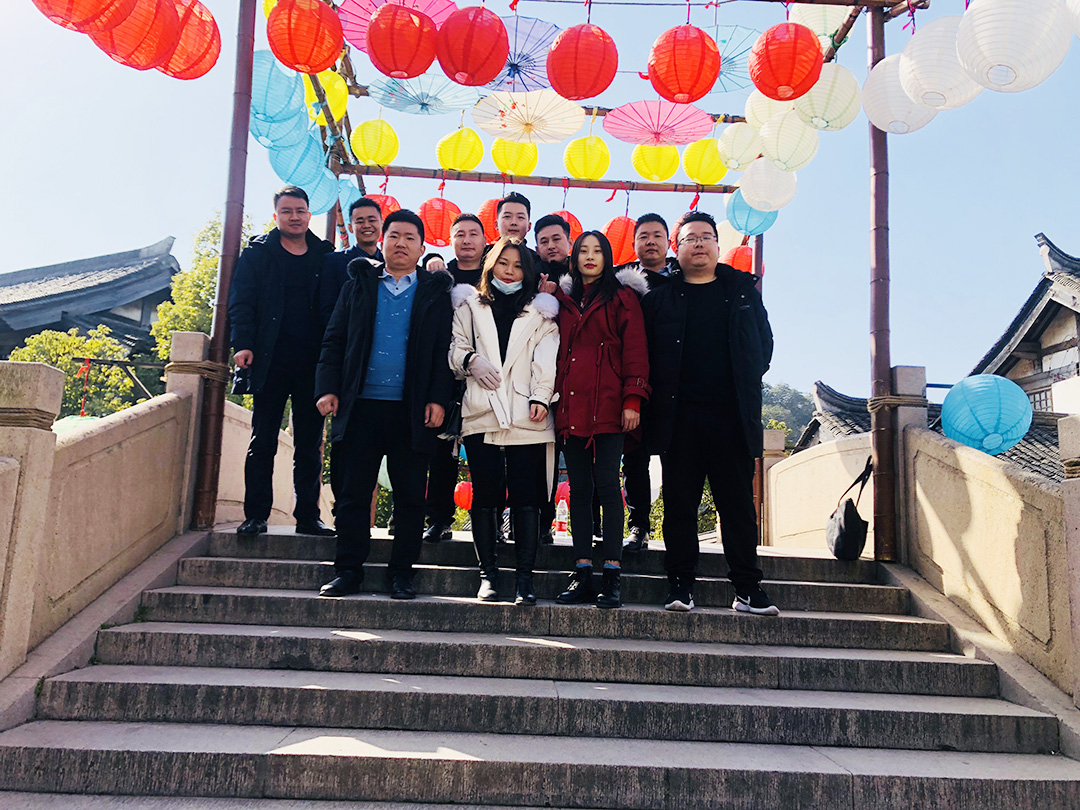 天地心網(wǎng)絡(luò)唐伯虎點(diǎn)秋香取景留影